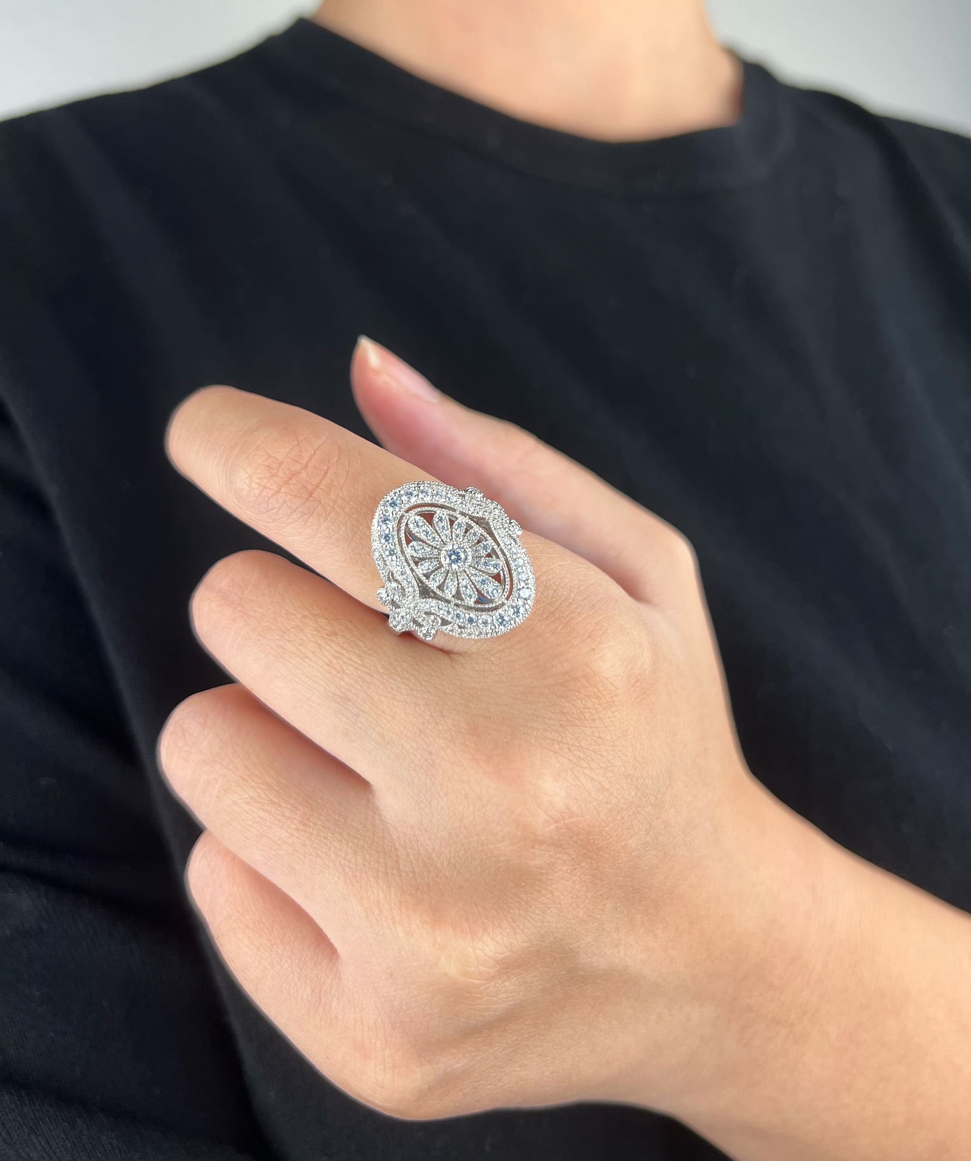 Captivating Eternal Bloom Daisy Ring with Simulated Diamonds