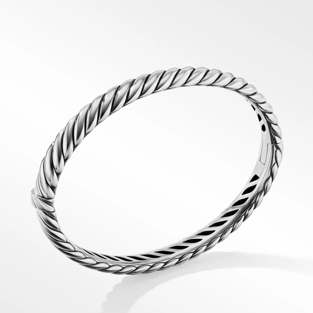 Sophisticated silver bracelet, 39 grams