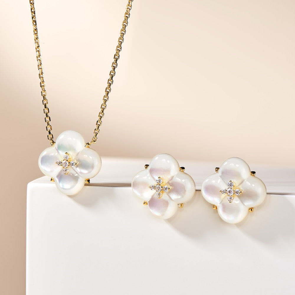 Mother of Pearl Clover Pendant Necklace