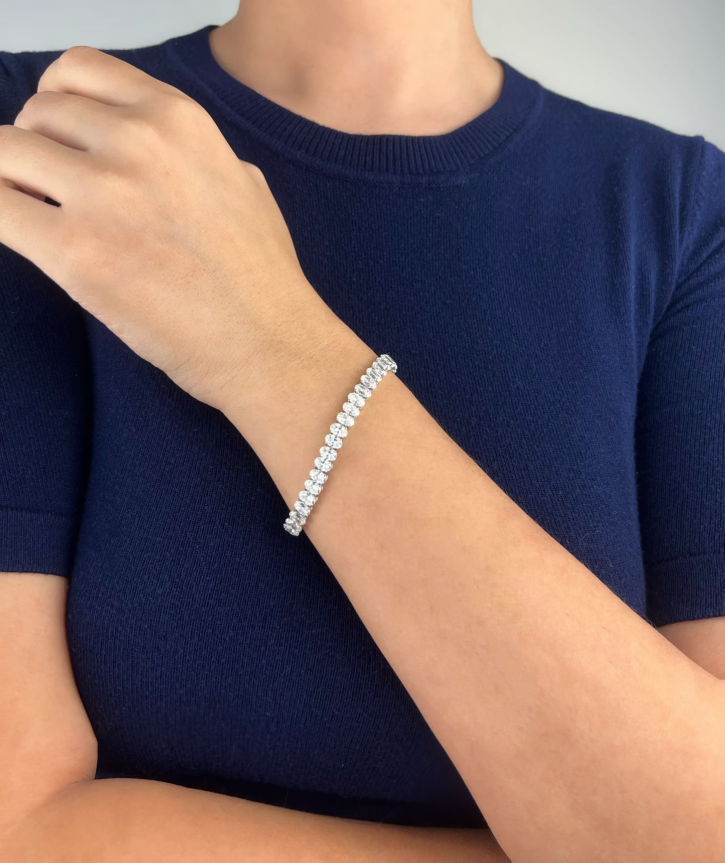 Sophisticated sparkle: High-quality oval cut stones on the timeless bracelet