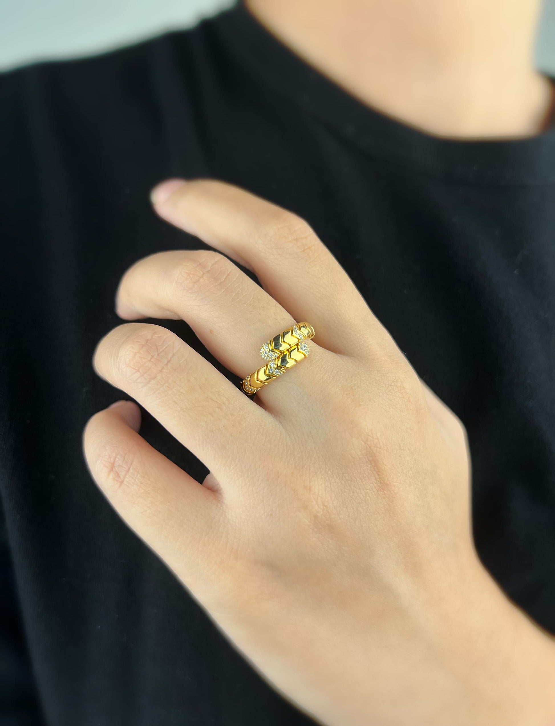 Versatile elegance: Serpent Ring transitions from casual to opulent glamour